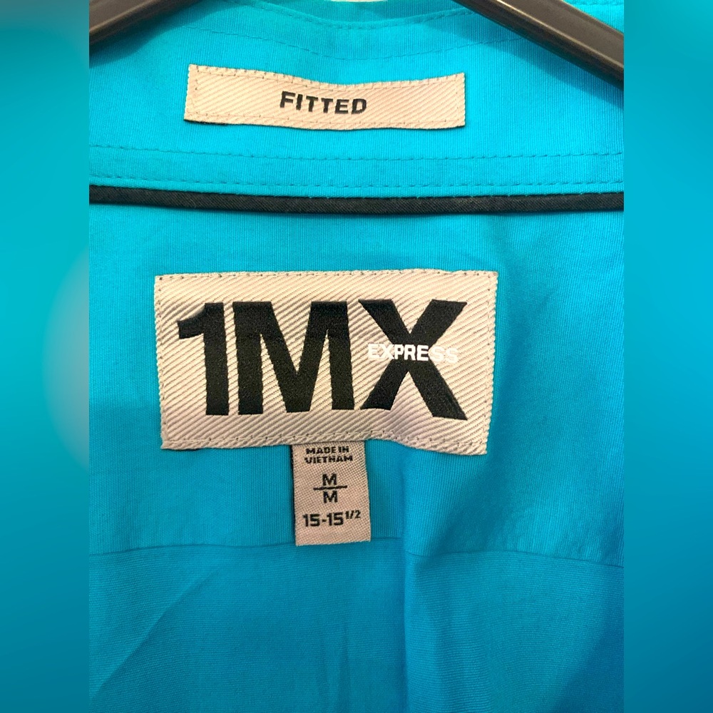 1MX Mens express button down. Size Medium